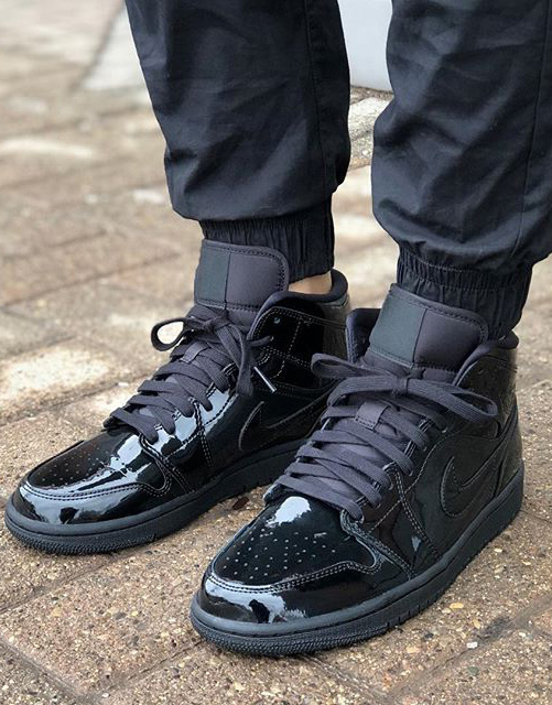 aj 1 triple black